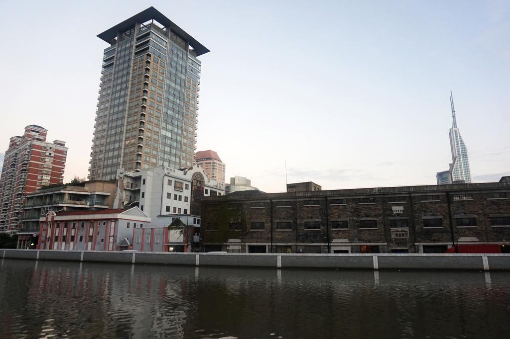 Apartment River House *