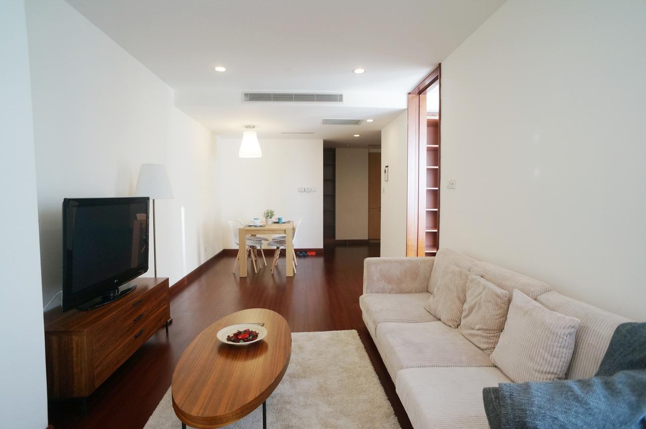 River House Apartment *
